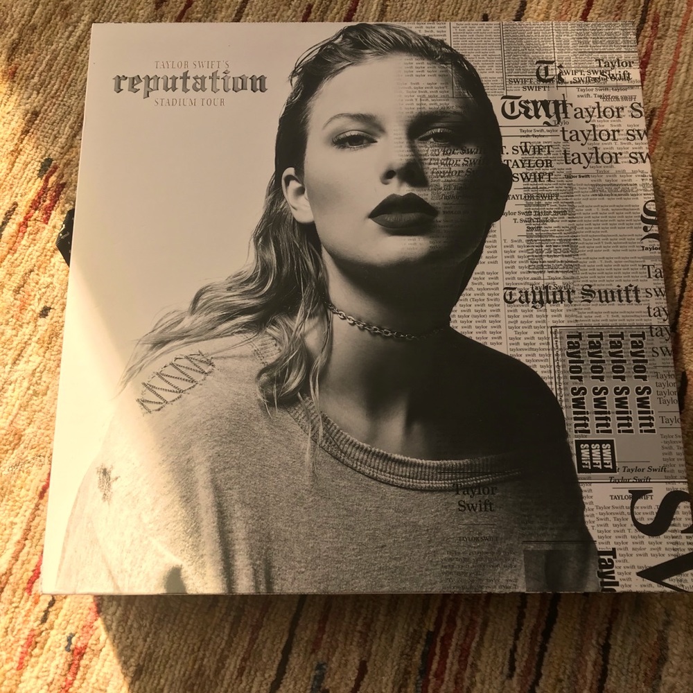 Taylor Swift Reputation Tour VIP Complete Box